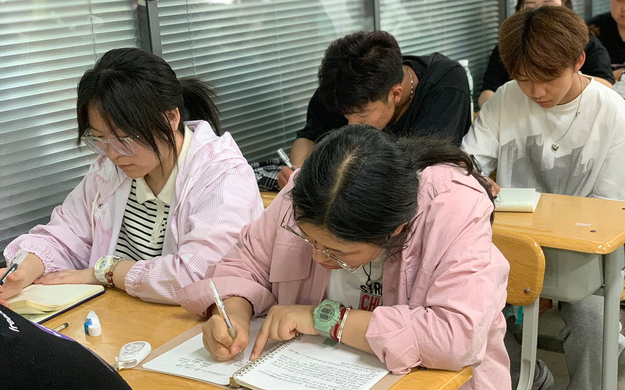 学生2.png