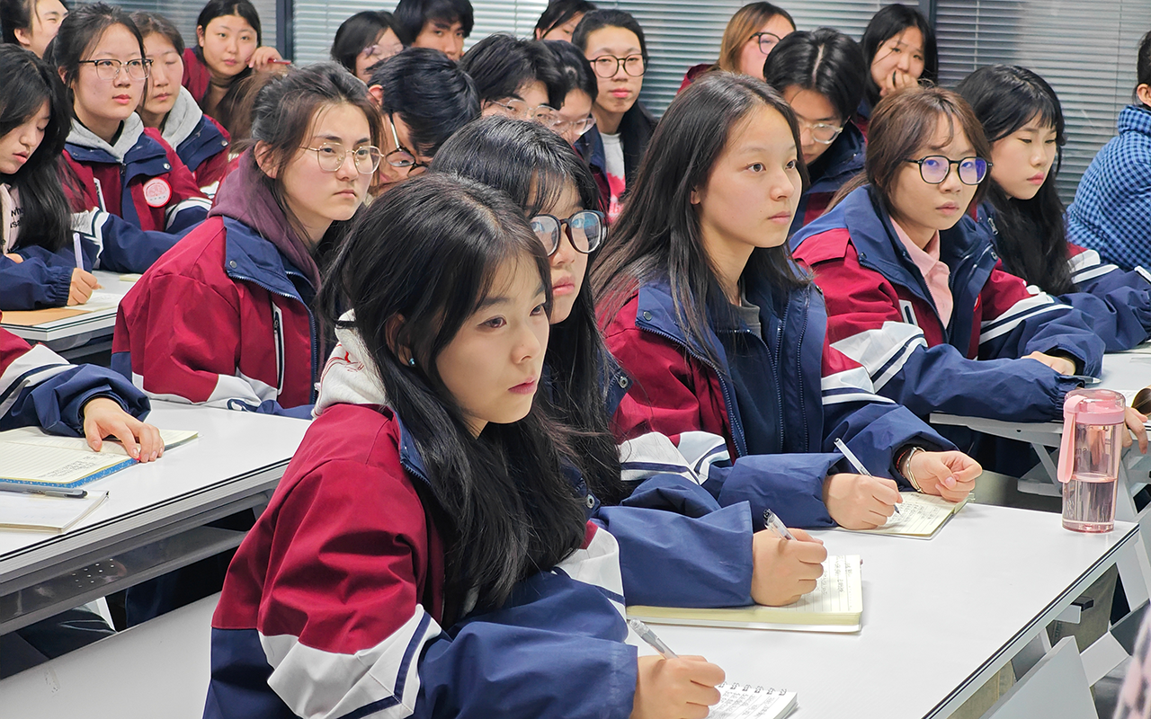 学生2.png