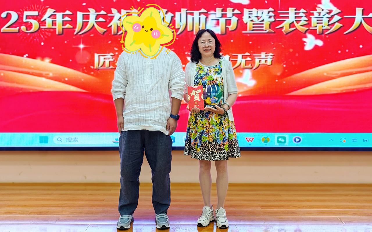 罗丽.jpg