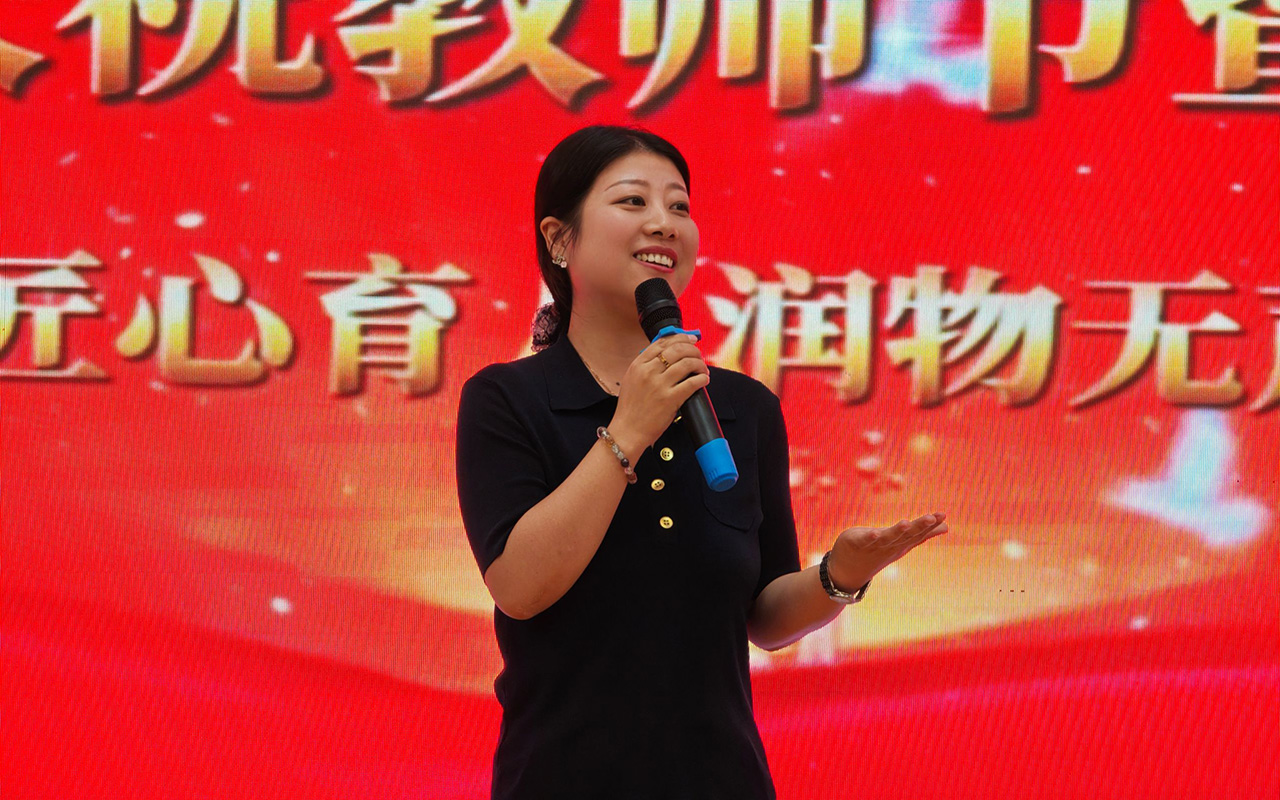 李丹.jpg